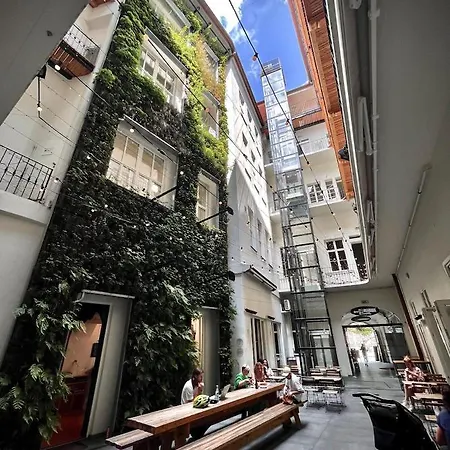 Hotel Anybody - Awarded *